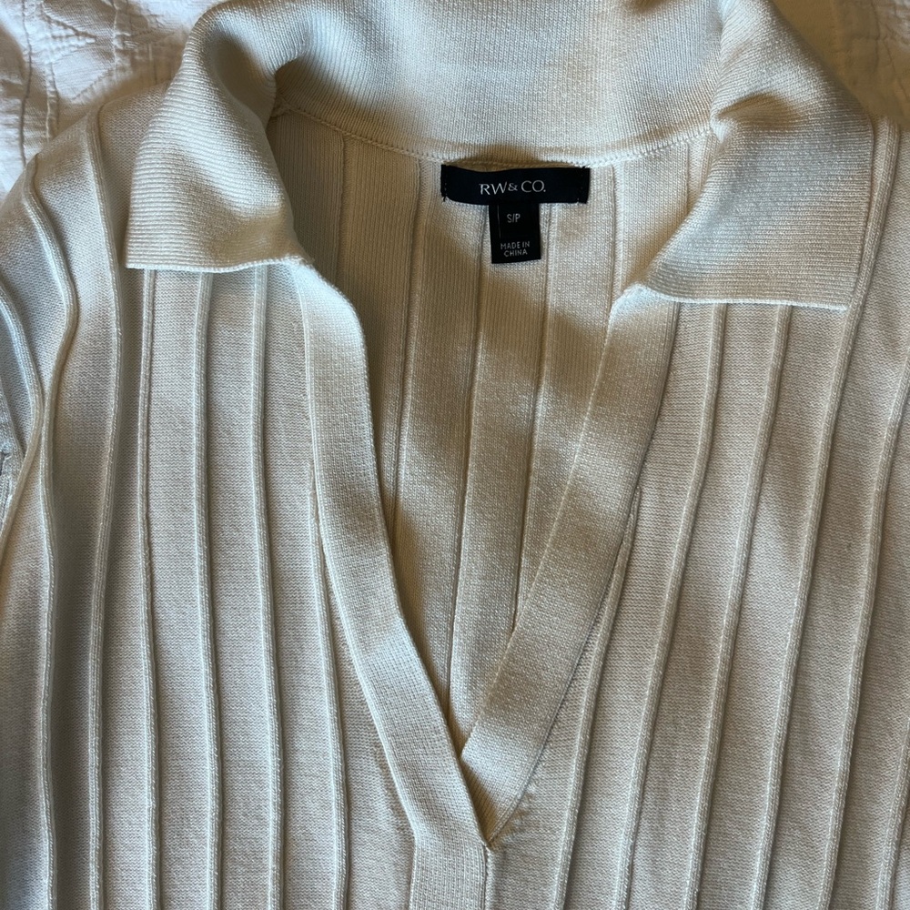 RW&CO Cream Ribbed V-Neck Sweater - Picture 2 of 4